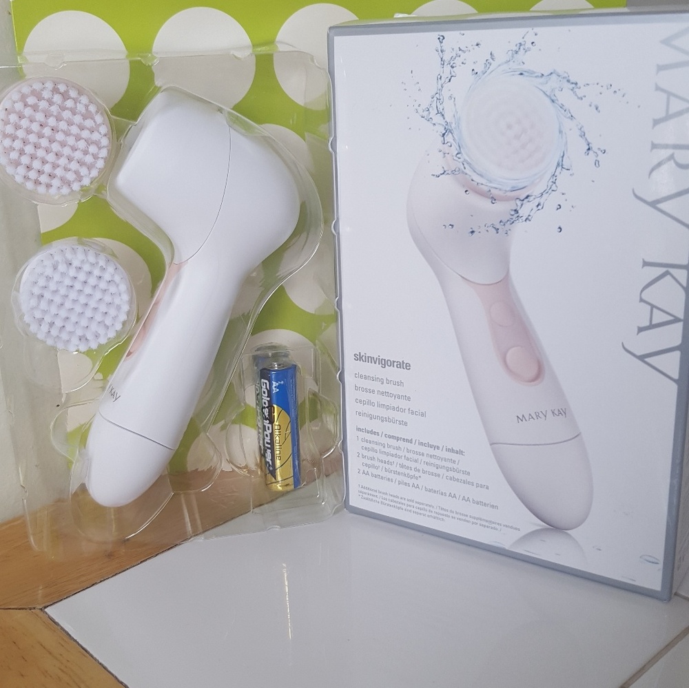 Cleanser brush